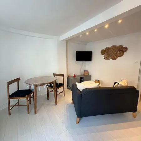 Moderne Equipe, Petit Exterieur * نيم