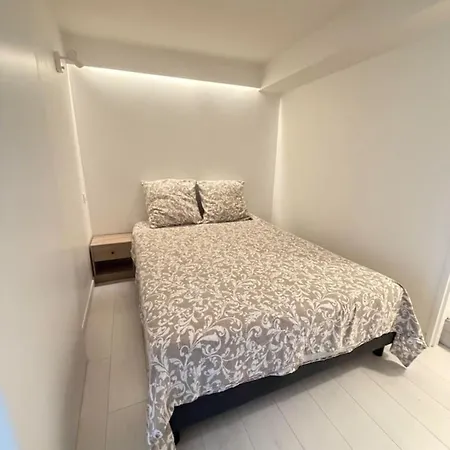 Moderne Equipe, Petit Exterieur * نيم