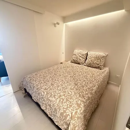 Moderne Equipe, Petit Exterieur Νιμ