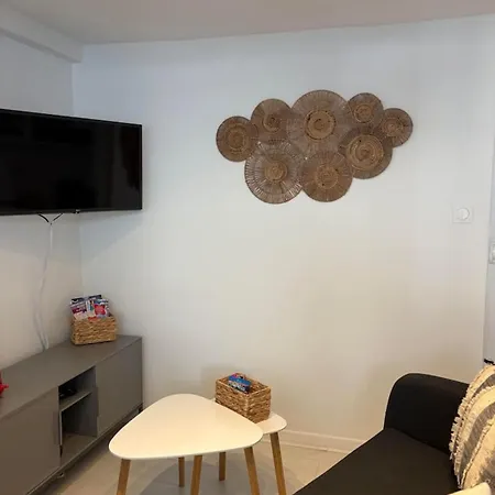 Moderne Equipe, Petit Exterieur شقة نيم