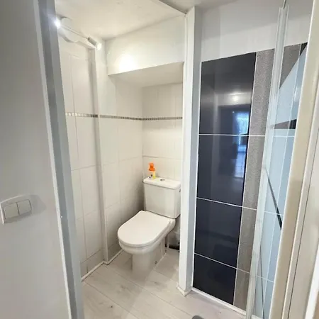 Moderne Equipe, Petit Exterieur Διαμέρισμα
