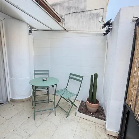 Moderne Equipe, Petit Exterieur * Νιμ